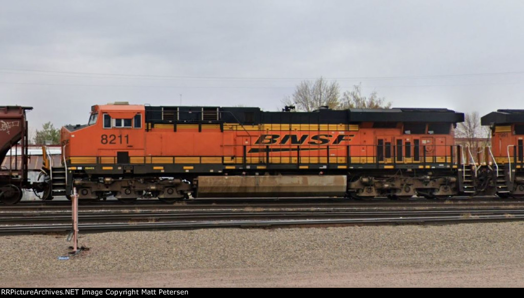 BNSF 8211